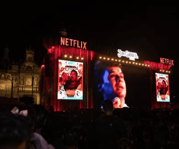 Zócalo de México se llena para homenaje a Juan Gabriel Zócalo de México se llena para homenaje a Juan Gabriel