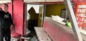 Conductor choca contra taquería; es la segunda vez que resulta dañada