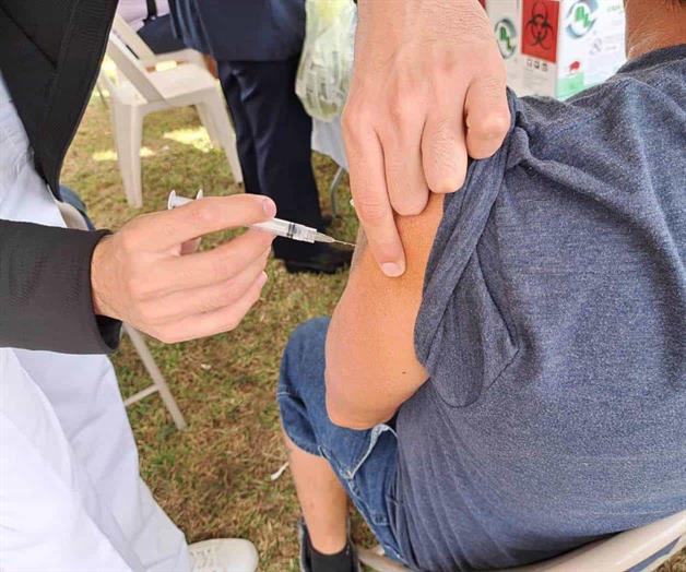 Refuerzan vacunación en Colegio de Bachilleres