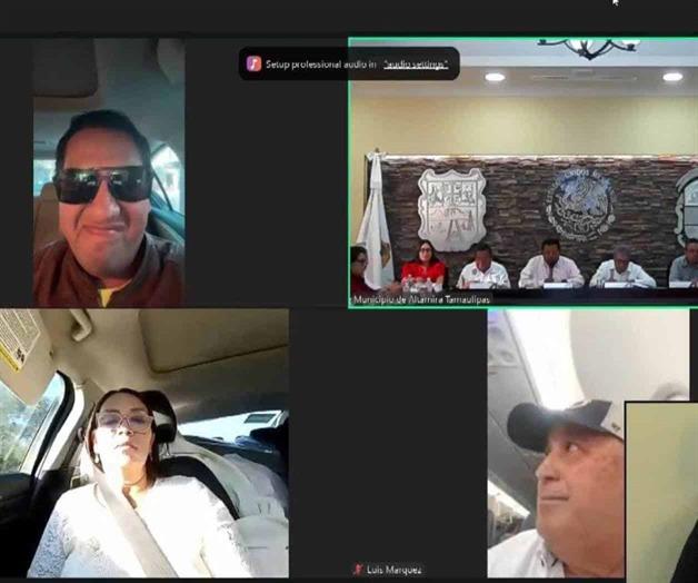 Vota regidor desde avión