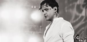 Niegan visa a músicos de Christian Nodal