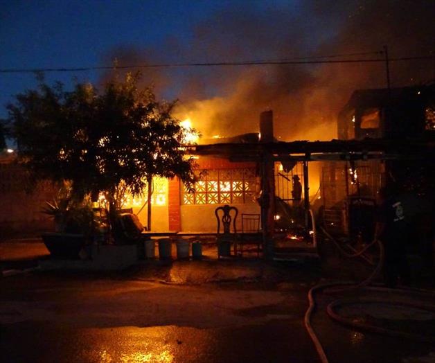 Arden dos casas en Río Bravo; una es pérdida total Arden dos casas en Río Bravo; una es pérdida total