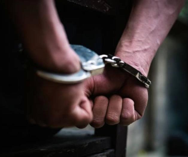 Atrapan mexicano con  64 libras de cocaína