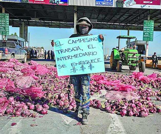 Campesinos contra la nueva Ley de Aguas Campesinos contra la nueva Ley de Aguas