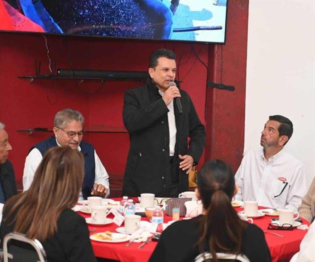 Reconocen constructores al programa de bacheo