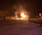 Fuego consume camión de volteo Fuego consume camión de volteo