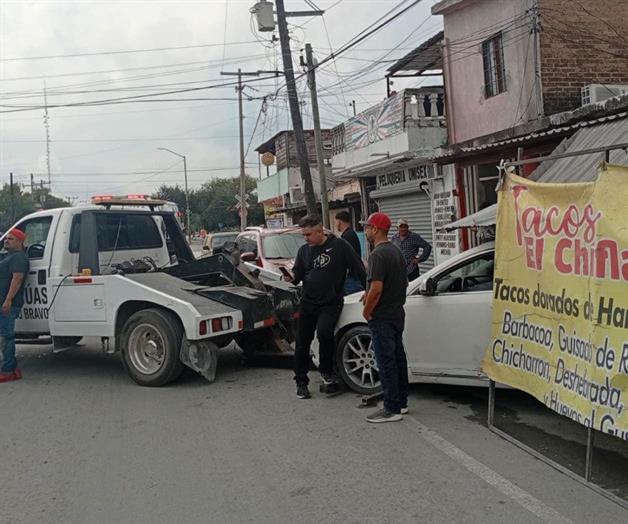 Detienen a conductor por ocasionar daños a persona y taquería en Río Bravo Detienen a conductor por ocasionar daños a persona y taquería en Río Bravo