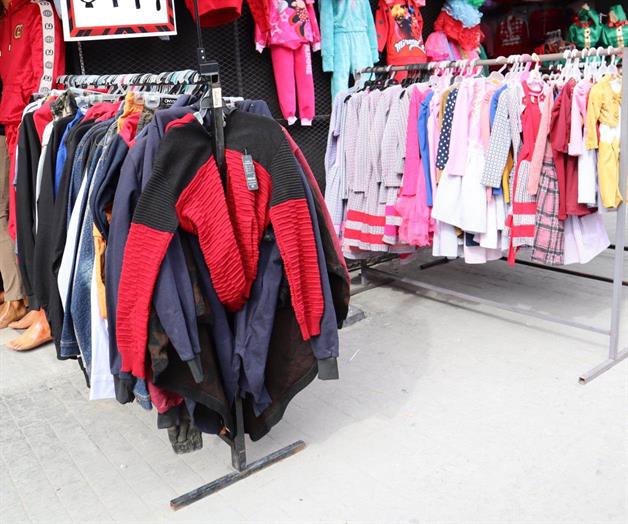 Comercios se abrigan ante llegada del frío Comercios se abrigan ante llegada del frío