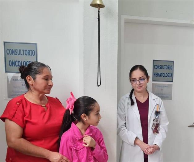 Génesis toca campana de la victoria al estar libre de cáncer Génesis toca campana de la victoria al estar libre de cáncer