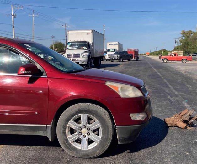 Cierran carretera por falta de electricidad Cierran carretera por falta de electricidad