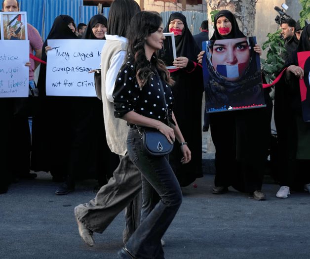 Irán presiona, detendrán a quienes no usen velo Irán presiona, detendrán a quienes no usen velo