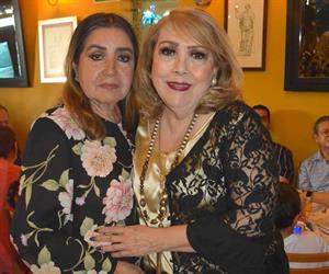 Le cantan Happy Birthday