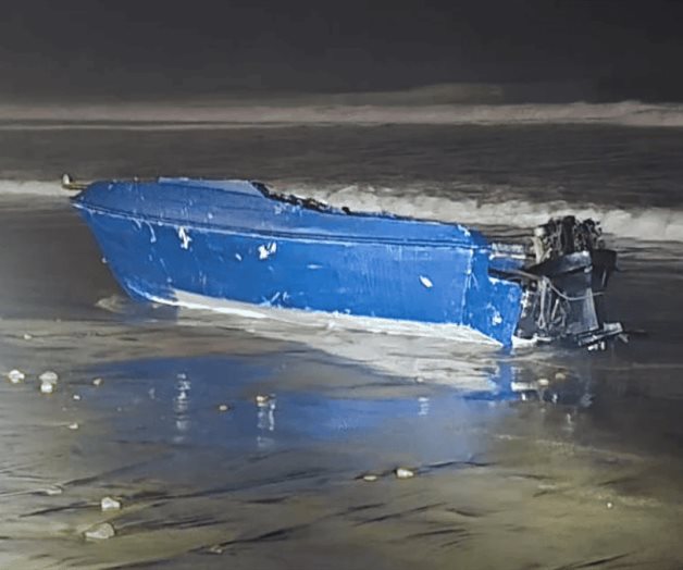 Mueren 4 tras naufragio de bote que se cree transportaba migrantes cerca de San Diego Mueren 4 tras naufragio de bote que se cree transportaba migrantes cerca de San Diego
