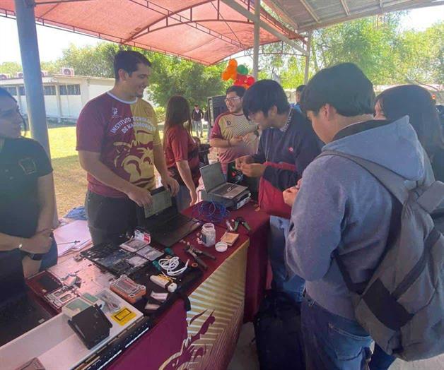 Realizan Feria Vocacional en el CETIS 130 Realizan Feria Vocacional en el CETIS 130