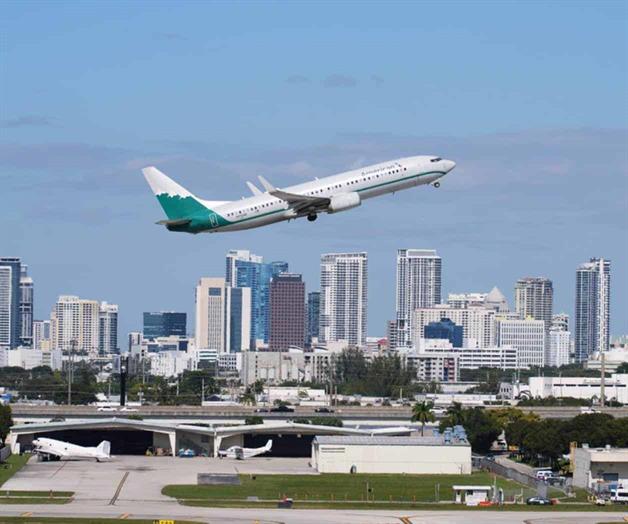 FAA levanta orden de reducción de vuelos, permitiendo a aerolíneas reanudar itinerarios regulares FAA levanta orden de reducción de vuelos, permitiendo a aerolíneas reanudar itinerarios regulares
