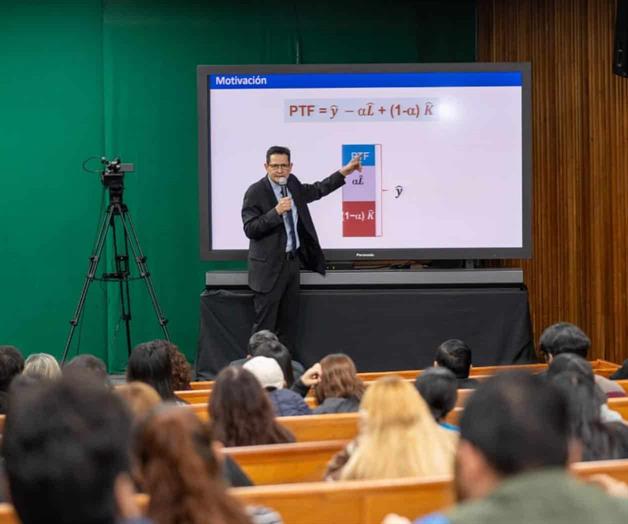 Economistas imparten conferencias en la UAT Economistas imparten conferencias en la UAT