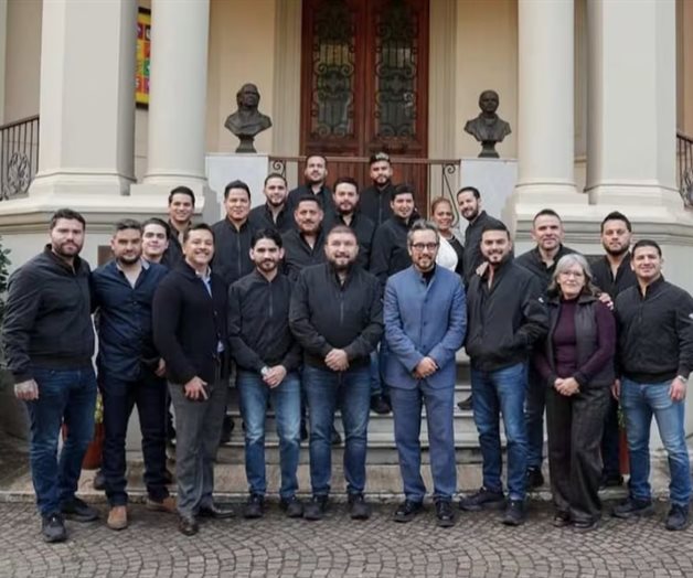 Embajador Genaro Lozano recibe a la Banda El Recodo en Italia Embajador Genaro Lozano recibe a la Banda El Recodo en Italia