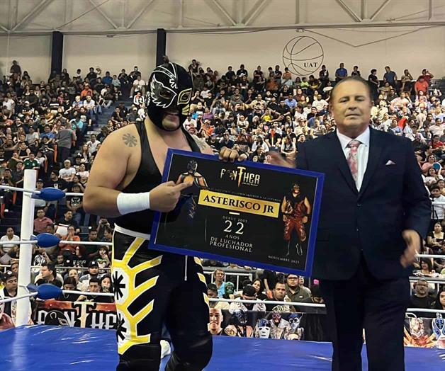 Reconocen trayectoria de Asterisco Jr.