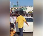 Automovilista ingresa al desfile en Ciudad Madero Automovilista ingresa al desfile en Ciudad Madero