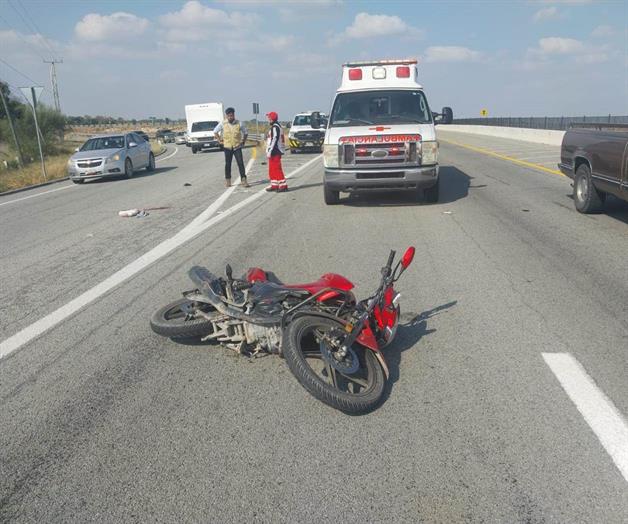Joven derrapa y cae de moto; sufre traumatismo craneal Joven derrapa y cae de moto; sufre traumatismo craneal