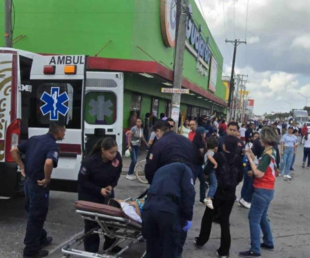 Niña cae de carro alegórico en desfile en Río Bravo Niña cae de carro alegórico en desfile en Río Bravo