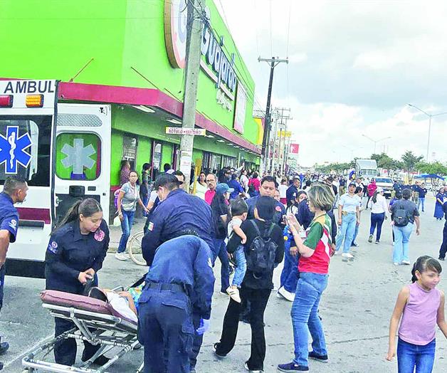 Empaña desfile accidente de niña Empaña desfile accidente de niña