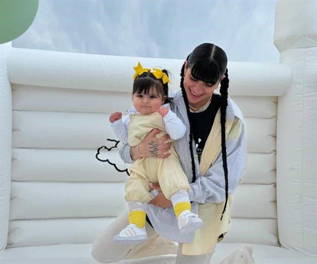 sin pleitos ella y Nodal sin pleitos ella y Nodal