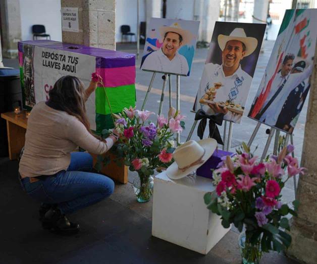 Detienen a siete funcionarios tras el asesinato de Carlos Manzo Detienen a siete funcionarios tras el asesinato de Carlos Manzo