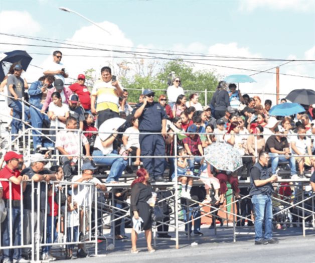 Robos empañan desfile del 20 de noviembre Robos empañan desfile del 20 de noviembre