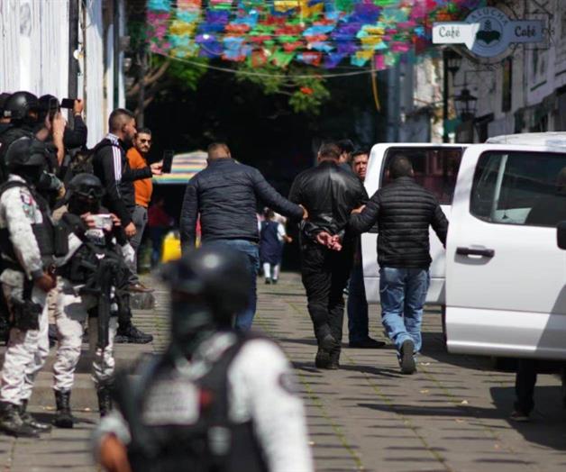 Detienen a 7 escoltas de Carlos Manzo Detienen a 7 escoltas de Carlos Manzo