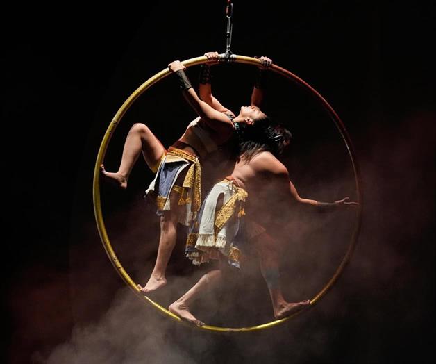Compañía de artes circenses de México revive antiguo mito maya en escena Compañía de artes circenses de México revive antiguo mito maya en escena