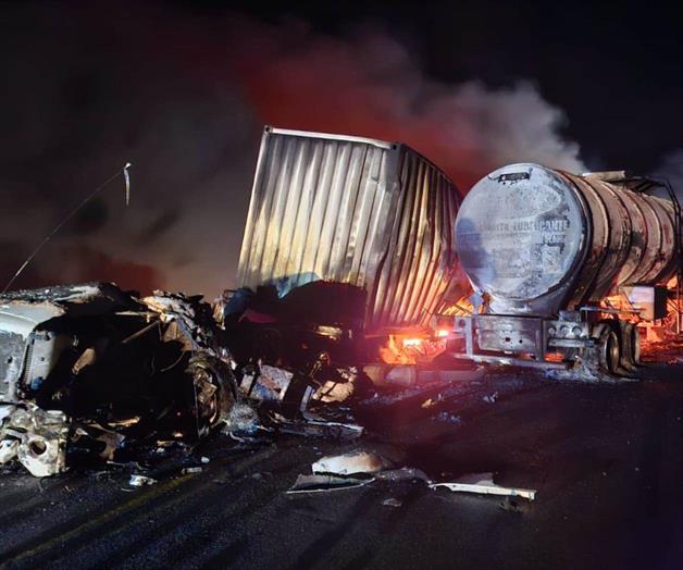 Chocan tráileres en carretera Tula-Palmillas Chocan tráileres en carretera Tula-Palmillas