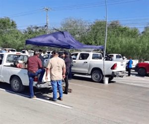 Productores agrícolas realizan bloqueo en el puente Pharr en Reynosa