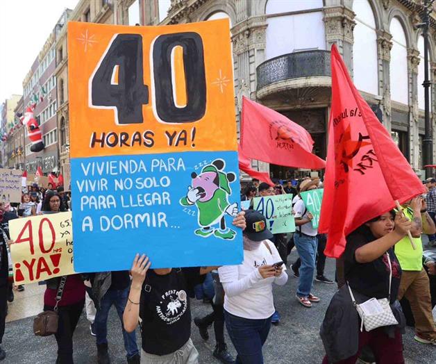 Jóvenes marchan por jornada de 40 horas Jóvenes marchan por jornada de 40 horas
