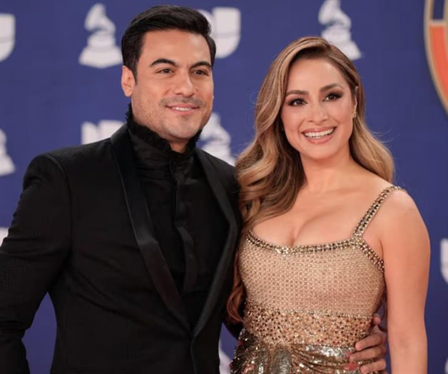 Cynthia Rodríguez presume beso de Carlos Rivera en alfombra roja