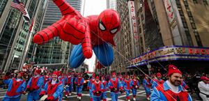 Celebran Día de Acción de Gracias con vistoso desfile en Nueva York