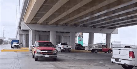 Productores realizan bloqueo en el puente internacional Reynosa-Pharr