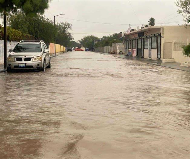 Colapsan a la ciudad 15 minutos de lluvia Colapsan a la ciudad 15 minutos de lluvia