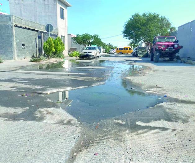 Inunda a ´El Rosario´ fuga de aguas negras