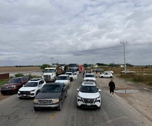 Productores del Valle de San Fernando, bloquean por cuarto día consecutivo la carretera federal Victoria-Matamoros