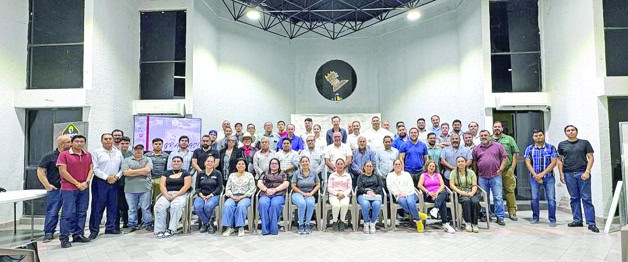 Asisten a junta de noviembre Asisten a junta de noviembre