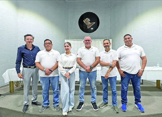 Asisten a junta de noviembre Asisten a junta de noviembre