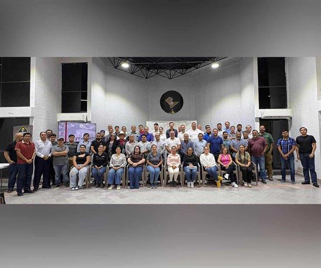 Asisten a junta de noviembre