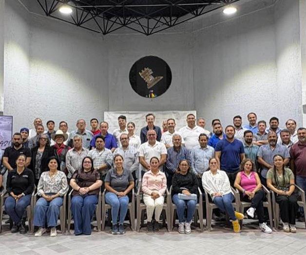 Asisten a junta de noviembre Asisten a junta de noviembre