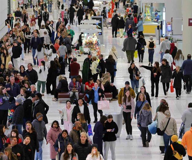 Automovilistas tardan hasta cuatro horas en cruzar puentes internacionales por Viernes Negro Automovilistas tardan hasta cuatro horas en cruzar puentes internacionales por Viernes Negro