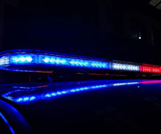 Atropellan a dos hombres mientras cruzaban calle Atropellan a dos hombres mientras cruzaban calle