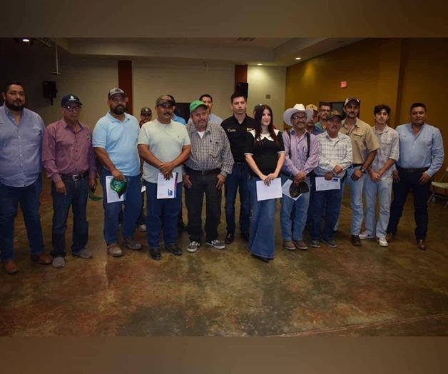 Capacitan a productores contra gusano barrenador Capacitan a productores contra gusano barrenador