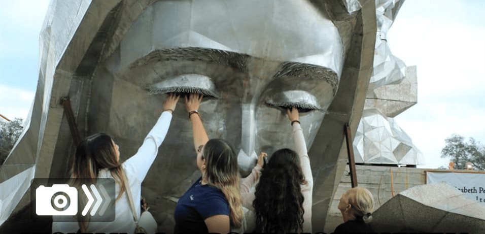 Visitan la virgen monumental de El Chorrito