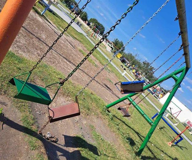 Plaza pública un riesgo por el abandono oficial Plaza pública un riesgo por el abandono oficial