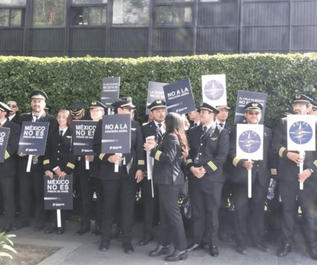 Pilotos exigen al gobierno rechazar contratación de extranjeros Pilotos exigen al gobierno rechazar contratación de extranjeros
